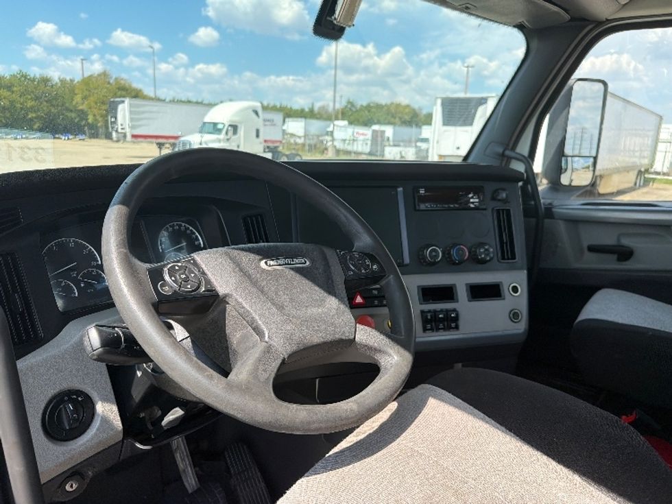 Day Cab Tractor-Heavy Duty Tractors-Freightliner-2019-T11664ST-Dallas-TX-427,252\n\t\tmiles-$ 42,250 - Image 10
