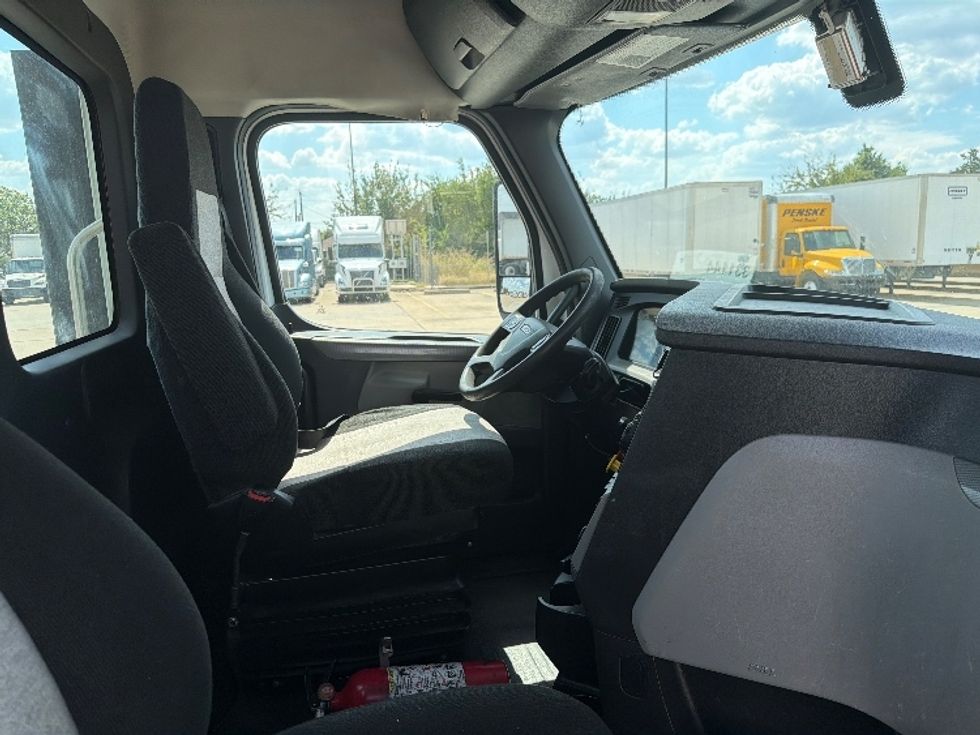 Day Cab Tractor-Heavy Duty Tractors-Freightliner-2019-T11664ST-Dallas-TX-427,252\n\t\tmiles-$ 42,250 - Image 14