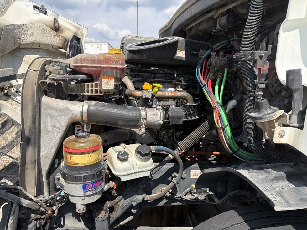 Day Cab Tractor-Heavy Duty Tractors-Freightliner-2019-T11664ST-Dallas-TX-427,252\n\t\tmiles-$ 42,250 - Image 16