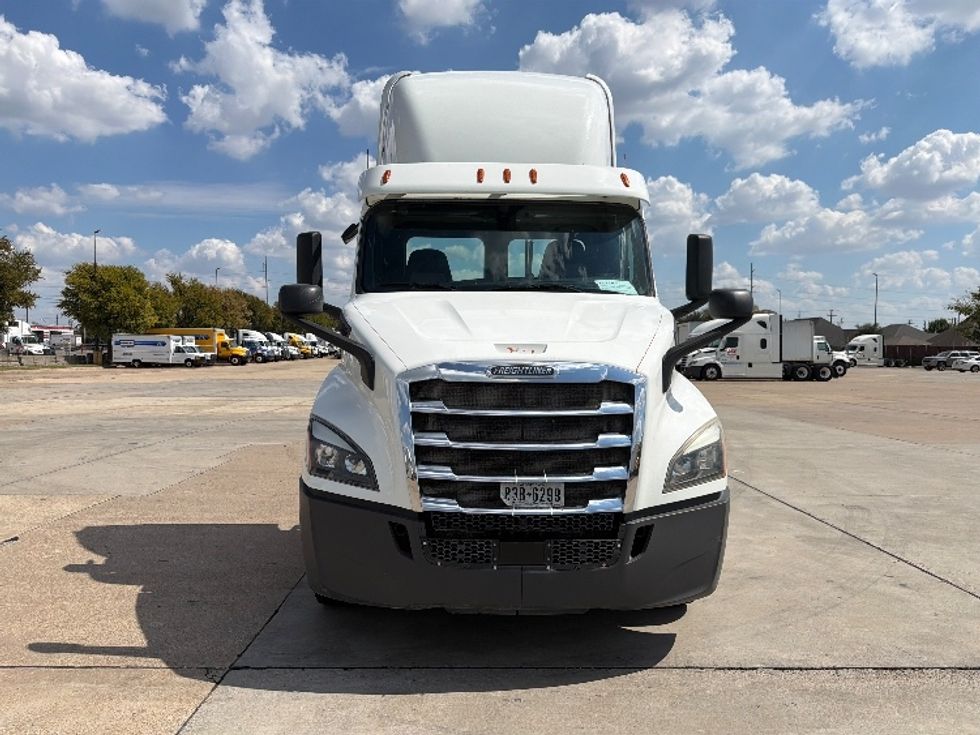 Day Cab Tractor-Heavy Duty Tractors-Freightliner-2019-T11664ST-Dallas-TX-427,252\n\t\tmiles-$ 42,250 - Image 2