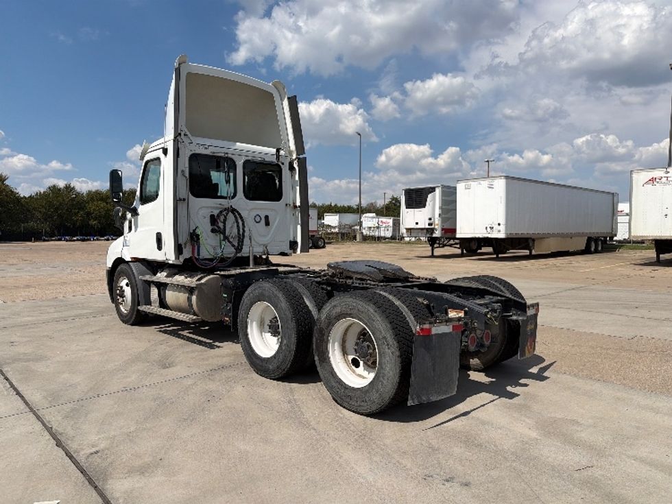 Day Cab Tractor-Heavy Duty Tractors-Freightliner-2019-T11664ST-Dallas-TX-427,252\n\t\tmiles-$ 42,250 - Image 5