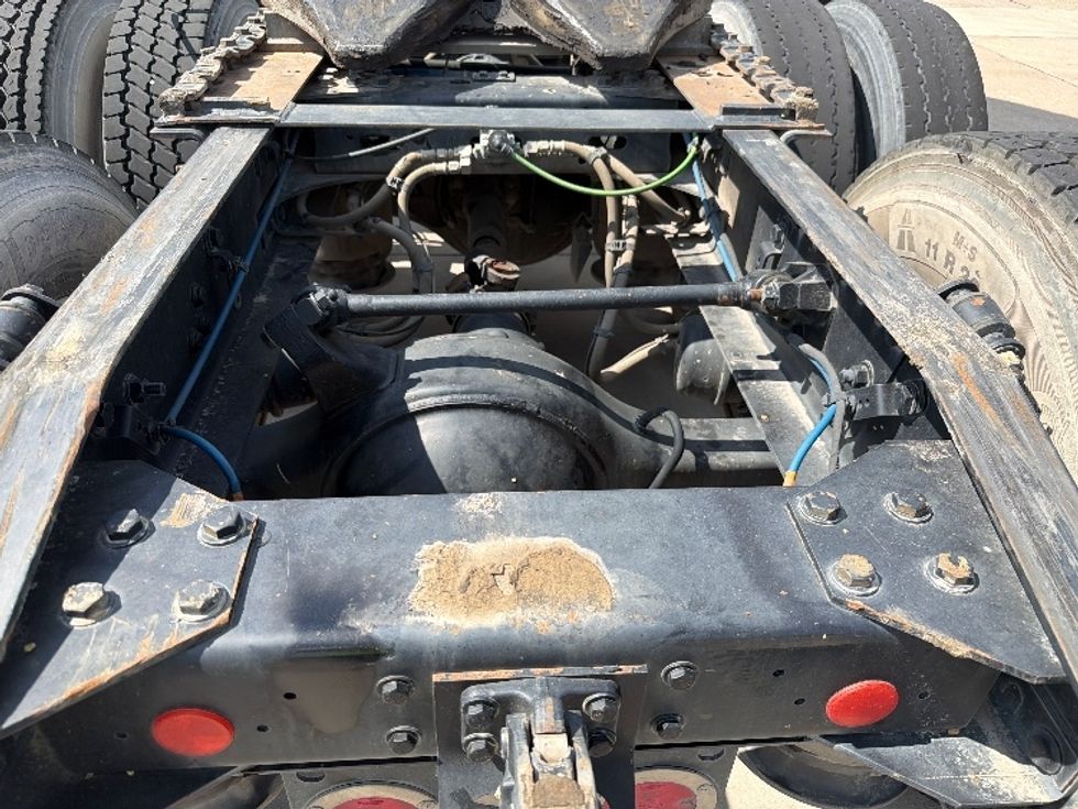 Day Cab Tractor-Heavy Duty Tractors-Freightliner-2019-T11664ST-Dallas-TX-427,252\n\t\tmiles-$ 42,250 - Image 6