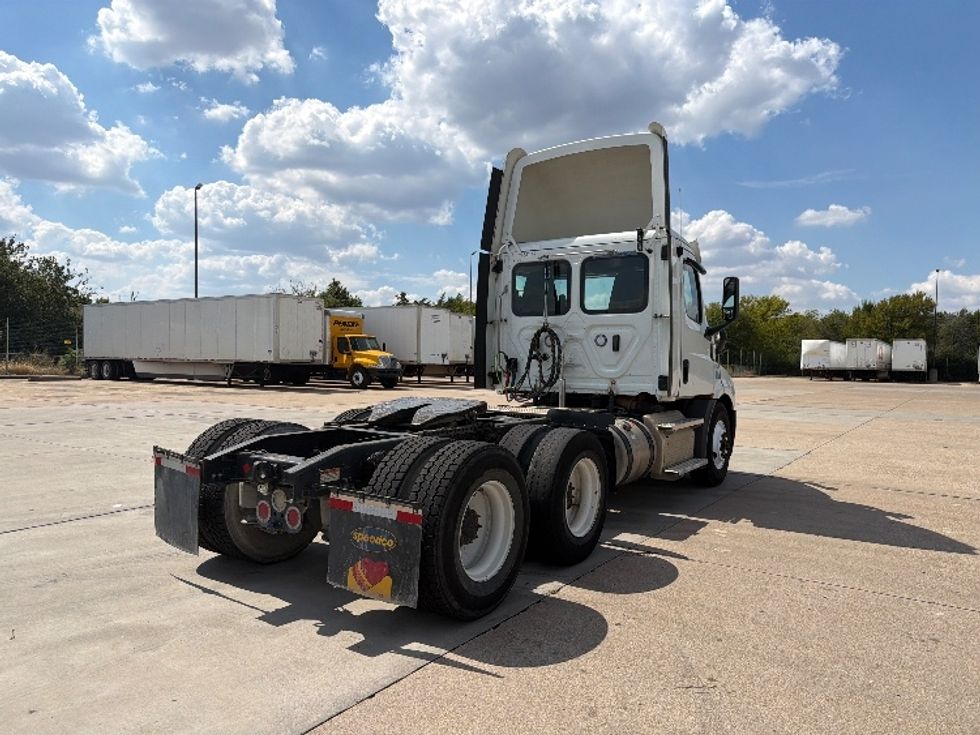 Day Cab Tractor-Heavy Duty Tractors-Freightliner-2019-T11664ST-Dallas-TX-427,252\n\t\tmiles-$ 42,250 - Image 7