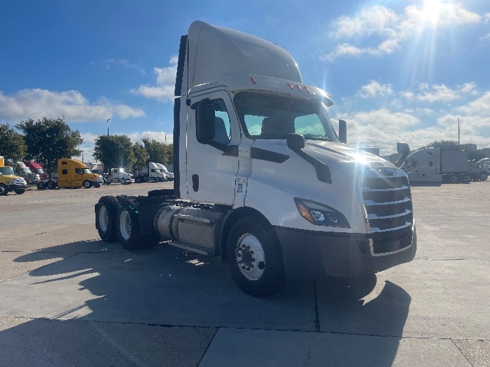 Day Cab Tractor-Heavy Duty Tractors-Freightliner-2019-T11664ST-Dallas-TX-431,200\n\t\tmiles-$ 42,000 - Image 1