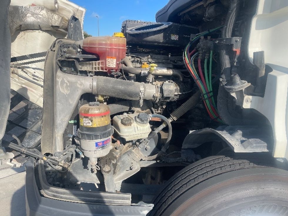 Day Cab Tractor-Heavy Duty Tractors-Freightliner-2019-T11664ST-Dallas-TX-431,200\n\t\tmiles-$ 42,000 - Image 16