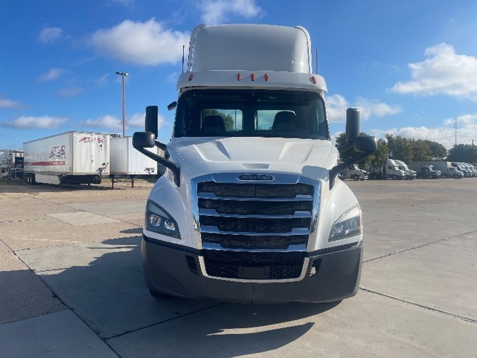 Day Cab Tractor-Heavy Duty Tractors-Freightliner-2019-T11664ST-Dallas-TX-431,200\n\t\tmiles-$ 42,000 - Image 2