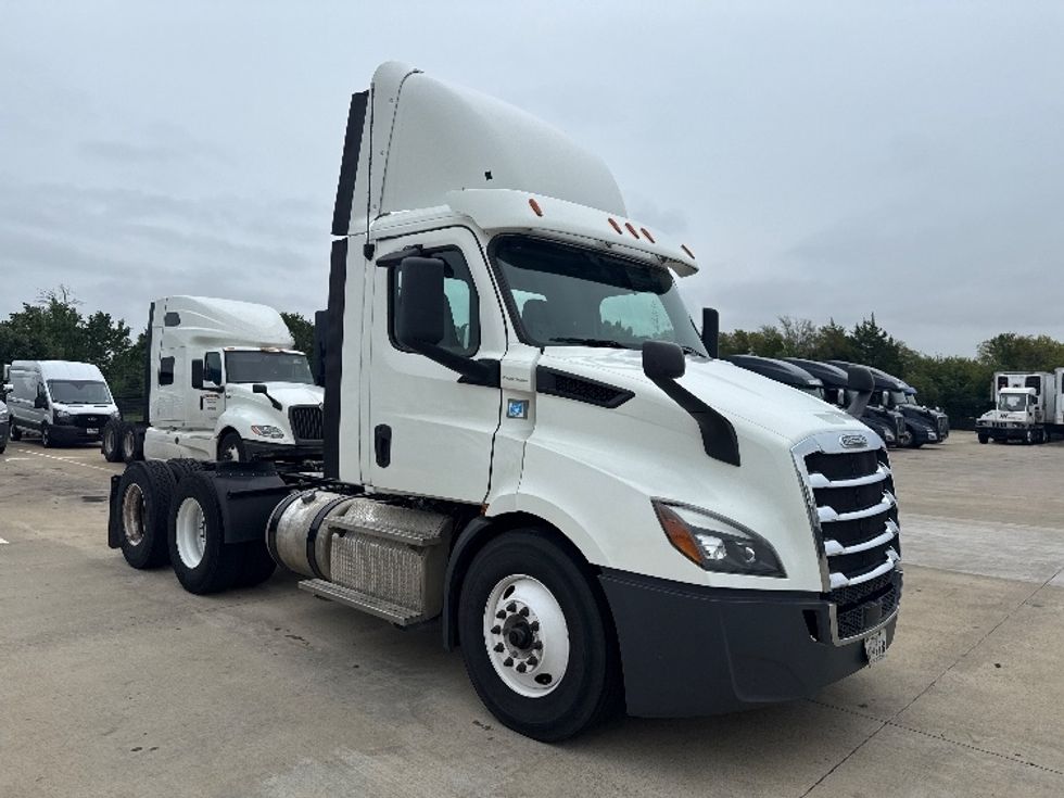 Day Cab Tractor-Heavy Duty Tractors-Freightliner-2019-T11664ST-Dallas-TX-435,958\n\t\tmiles-$ 45,000 - Image 1