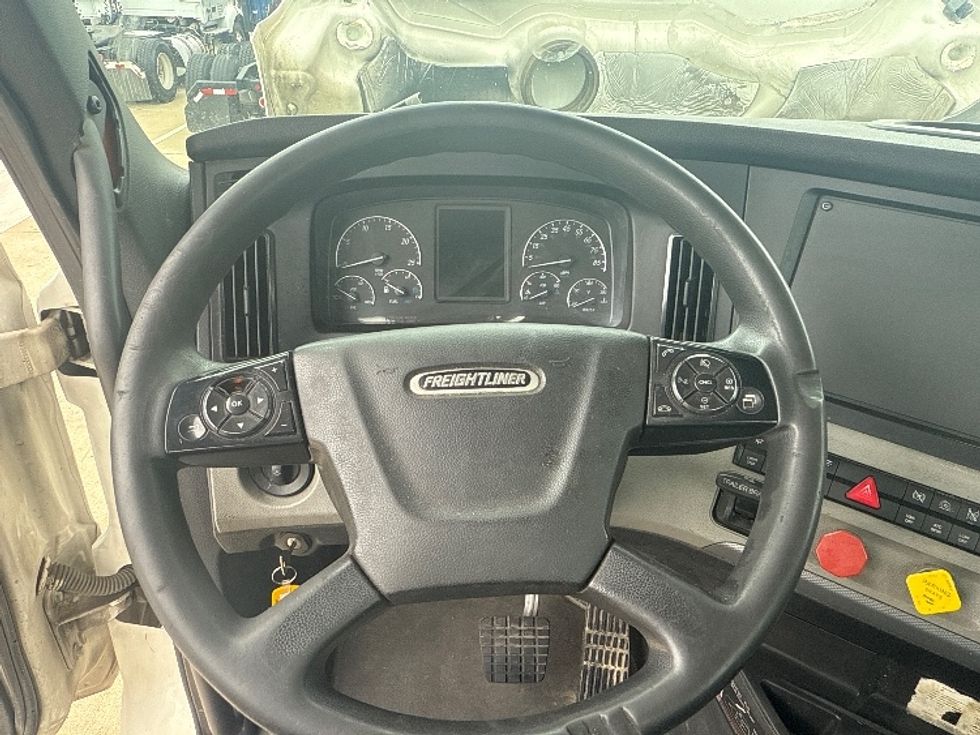 Day Cab Tractor-Heavy Duty Tractors-Freightliner-2019-T11664ST-Dallas-TX-435,958\n\t\tmiles-$ 45,000 - Image 11