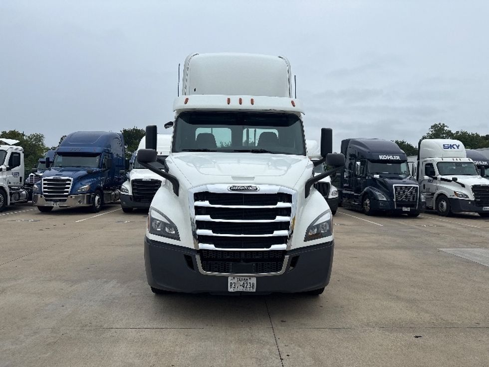 Day Cab Tractor-Heavy Duty Tractors-Freightliner-2019-T11664ST-Dallas-TX-435,958\n\t\tmiles-$ 45,000 - Image 2