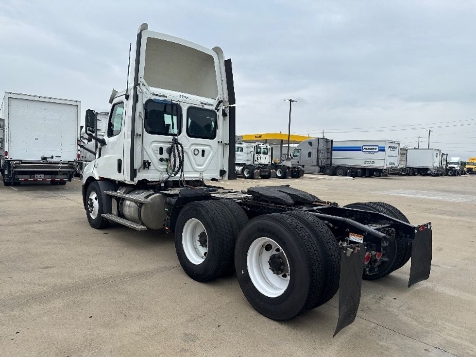Day Cab Tractor-Heavy Duty Tractors-Freightliner-2019-T11664ST-Dallas-TX-435,958\n\t\tmiles-$ 45,000 - Image 5