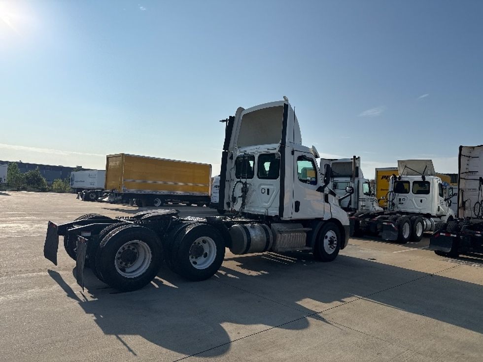 Day Cab Tractor-Heavy Duty Tractors-Freightliner-2019-T11664ST-Dallas-TX-435,958\n\t\tmiles-$ 45,000 - Image 7