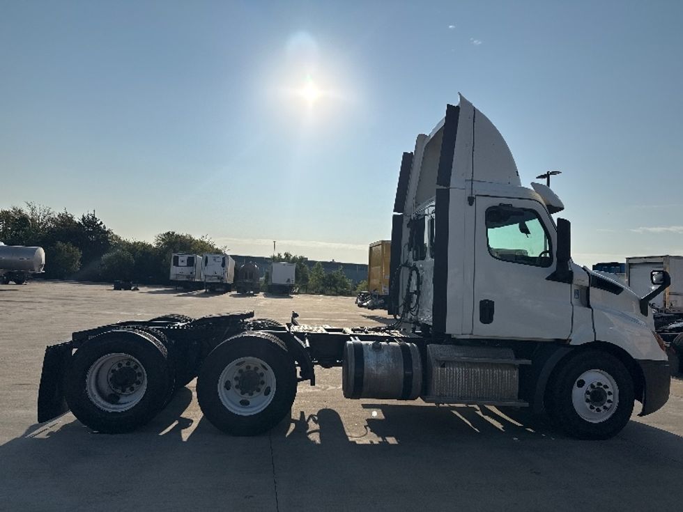 Day Cab Tractor-Heavy Duty Tractors-Freightliner-2019-T11664ST-Dallas-TX-435,958\n\t\tmiles-$ 45,000 - Image 8