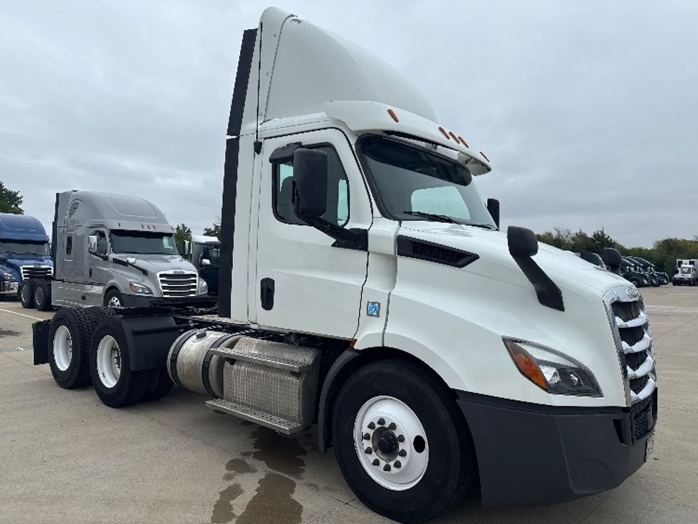 Day Cab Tractor-Heavy Duty Tractors-Freightliner-2019-T11664ST-Dallas-TX-444,978\n\t\tmiles-$ 41,250 - Image 1