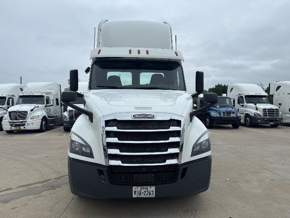 Day Cab Tractor-Heavy Duty Tractors-Freightliner-2019-T11664ST-Dallas-TX-444,978\n\t\tmiles-$ 41,250 - Image 2
