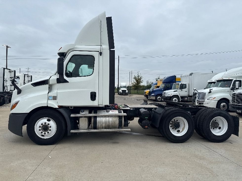 Day Cab Tractor-Heavy Duty Tractors-Freightliner-2019-T11664ST-Dallas-TX-444,978\n\t\tmiles-$ 41,250 - Image 4