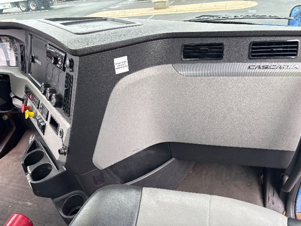 Day Cab Tractor-Heavy Duty Tractors-Freightliner-2019-T11664ST-Dayton-NJ-119,529\n\t\tmiles-$ 53,750 - Image 13