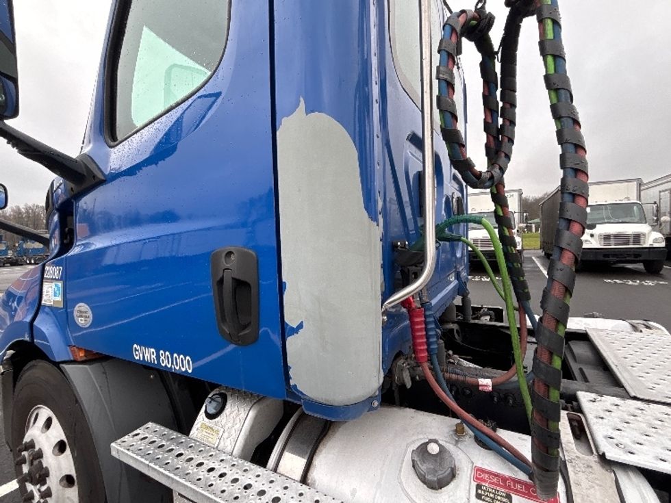 Day Cab Tractor-Heavy Duty Tractors-Freightliner-2019-T11664ST-Dayton-NJ-119,529\n\t\tmiles-$ 53,750 - Image 17