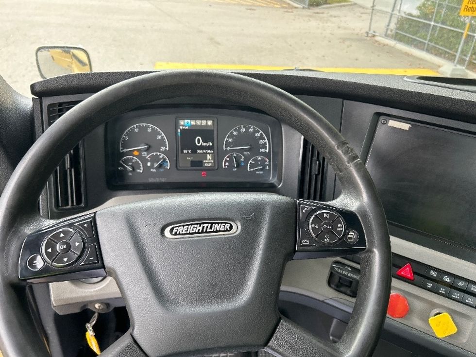 Day Cab Tractor-Heavy Duty Tractors-Freightliner-2019-T11664ST-Delta-BC-344,970\n\t\tkm-$ 63,000 - Image 11