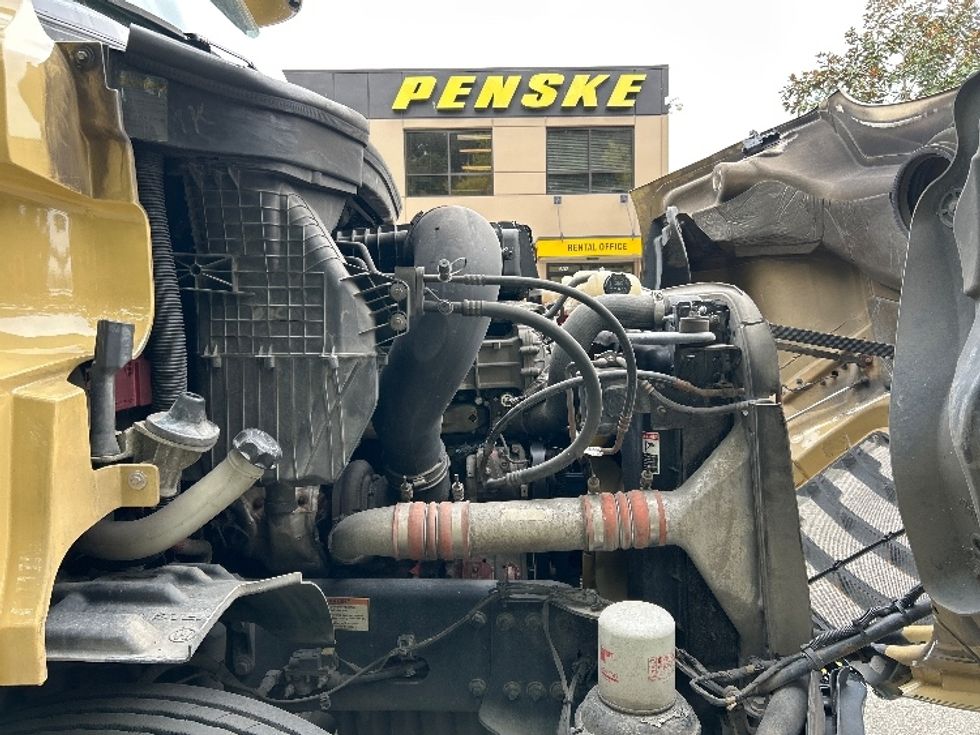 Day Cab Tractor-Heavy Duty Tractors-Freightliner-2019-T11664ST-Delta-BC-344,970\n\t\tkm-$ 63,000 - Image 15