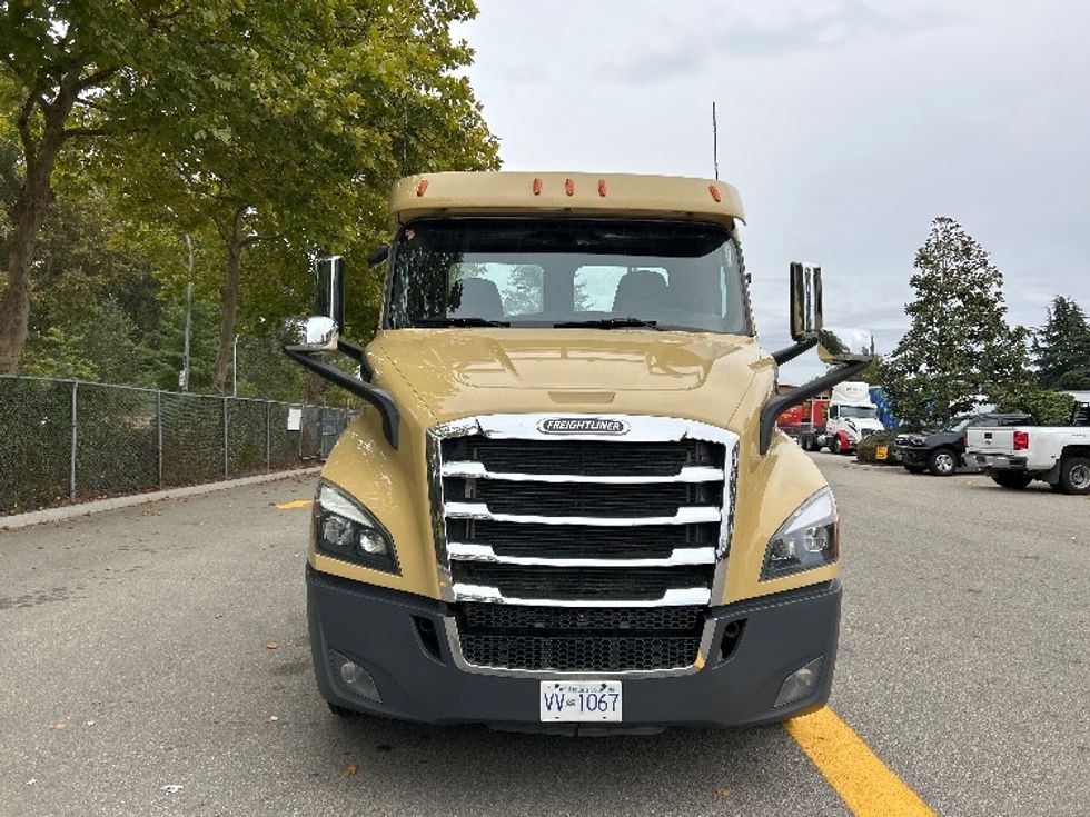 Day Cab Tractor-Heavy Duty Tractors-Freightliner-2019-T11664ST-Delta-BC-344,970\n\t\tkm-$ 63,000 - Image 2