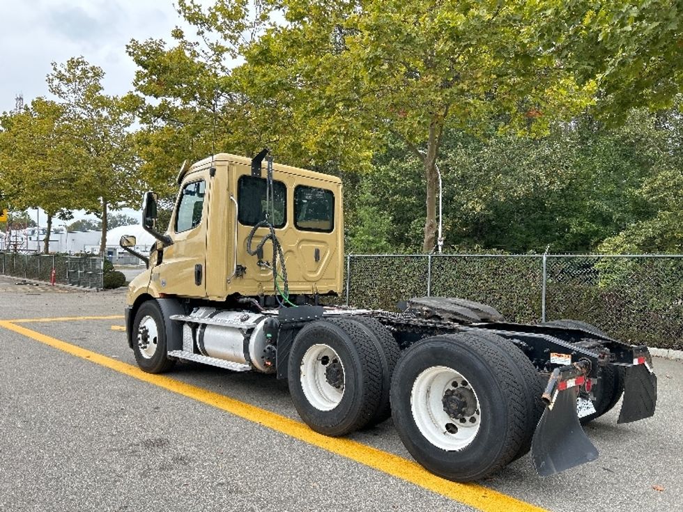 Day Cab Tractor-Heavy Duty Tractors-Freightliner-2019-T11664ST-Delta-BC-344,970\n\t\tkm-$ 63,000 - Image 5