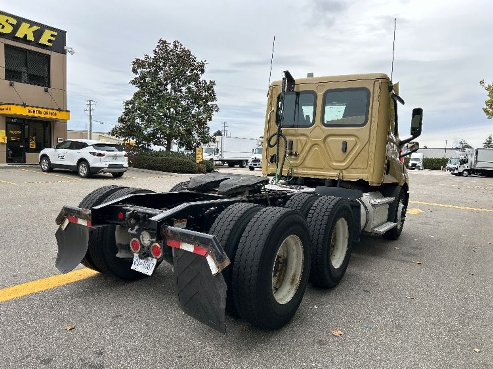 Day Cab Tractor-Heavy Duty Tractors-Freightliner-2019-T11664ST-Delta-BC-344,970\n\t\tkm-$ 63,000 - Image 7