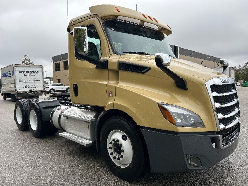 Day Cab Tractor-Heavy Duty Tractors-Freightliner-2019-T11664ST-Delta-BC-365,704\n\t\tkm-$ 62,000 - Image 1