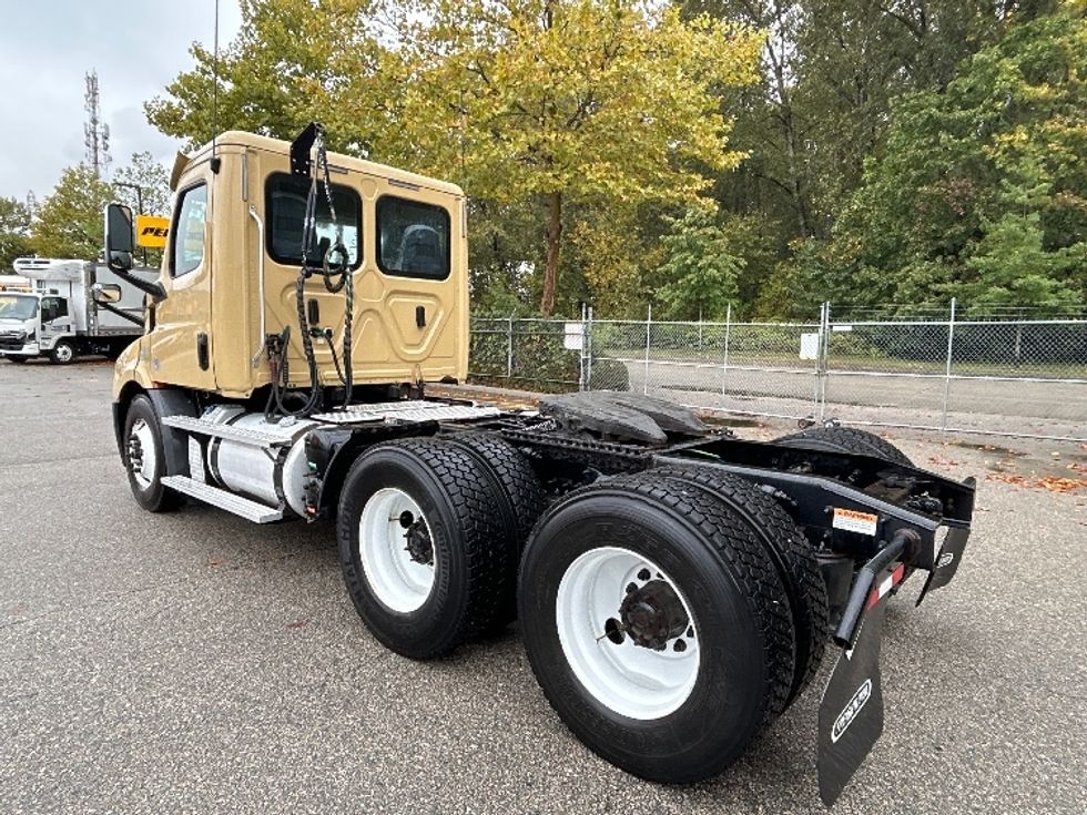 Day Cab Tractor-Heavy Duty Tractors-Freightliner-2019-T11664ST-Delta-BC-365,704\n\t\tkm-$ 62,000 - Image 5