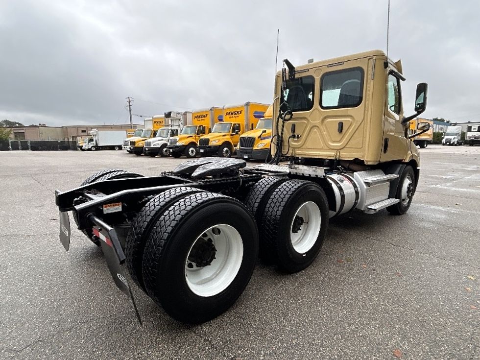 Day Cab Tractor-Heavy Duty Tractors-Freightliner-2019-T11664ST-Delta-BC-365,704\n\t\tkm-$ 62,000 - Image 7