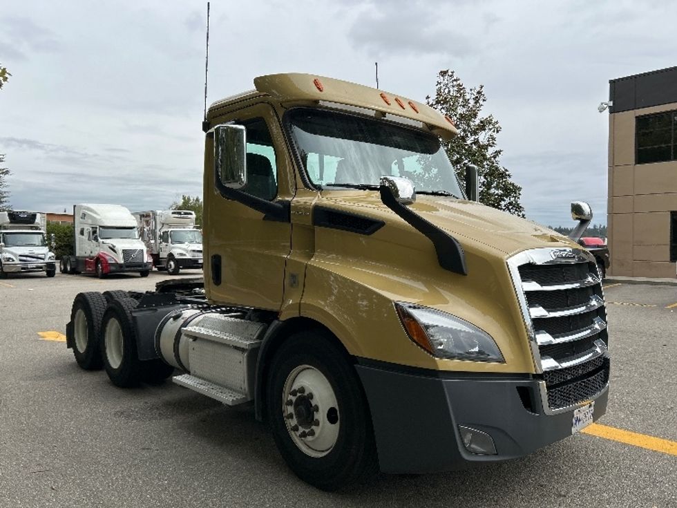 Day Cab Tractor-Heavy Duty Tractors-Freightliner-2019-T11664ST-Delta-BC-391,620\n\t\tkm-$ 61,000 - Image 1