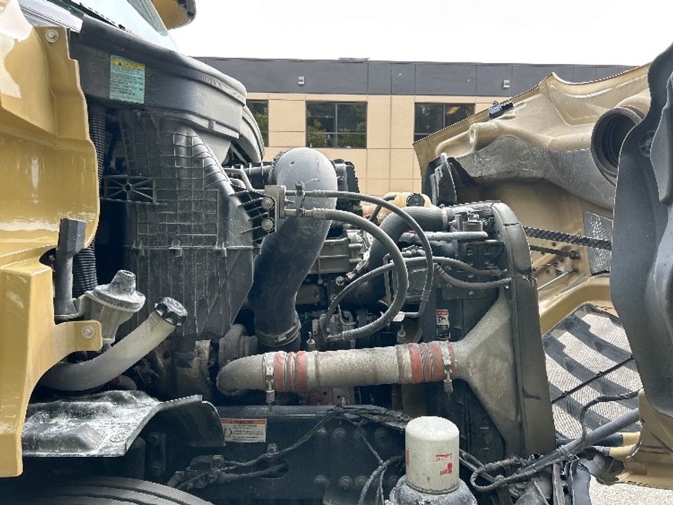 Day Cab Tractor-Heavy Duty Tractors-Freightliner-2019-T11664ST-Delta-BC-391,620\n\t\tkm-$ 61,000 - Image 15