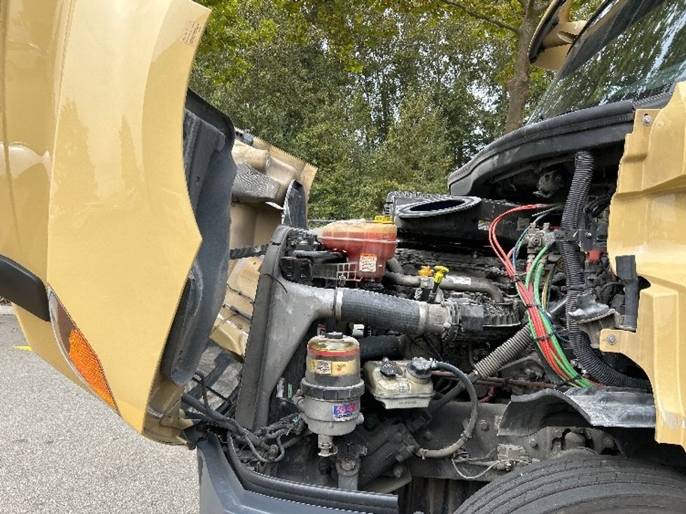 Day Cab Tractor-Heavy Duty Tractors-Freightliner-2019-T11664ST-Delta-BC-391,620\n\t\tkm-$ 61,000 - Image 16