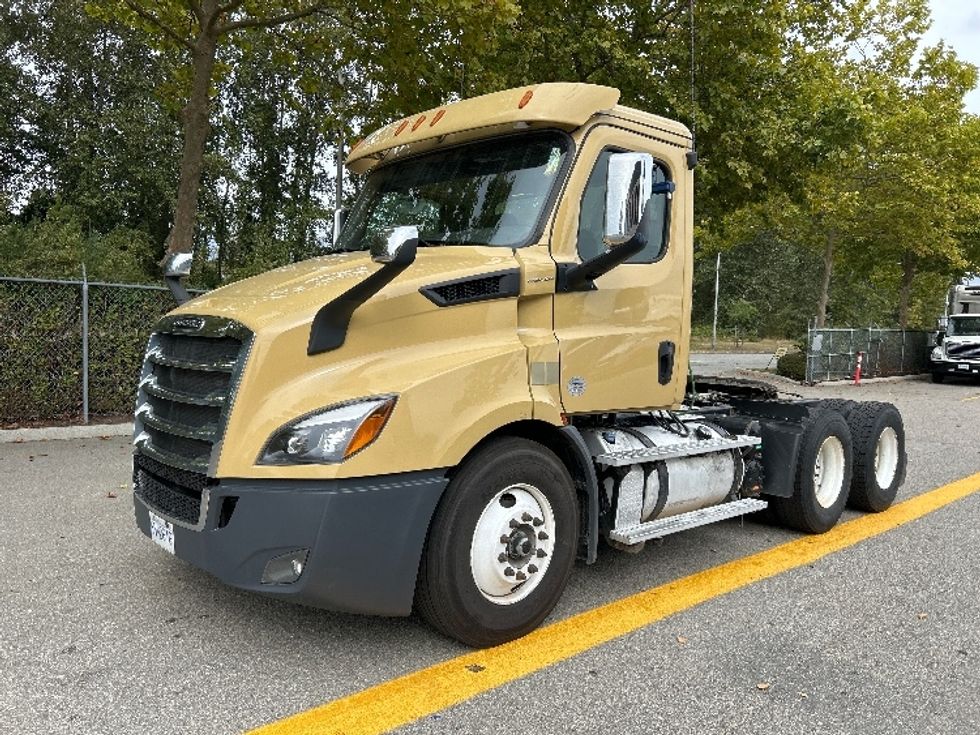 Day Cab Tractor-Heavy Duty Tractors-Freightliner-2019-T11664ST-Delta-BC-391,620\n\t\tkm-$ 61,000 - Image 3