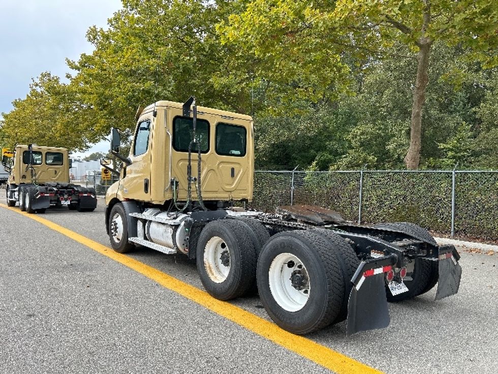 Day Cab Tractor-Heavy Duty Tractors-Freightliner-2019-T11664ST-Delta-BC-391,620\n\t\tkm-$ 61,000 - Image 5