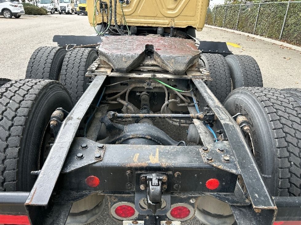 Day Cab Tractor-Heavy Duty Tractors-Freightliner-2019-T11664ST-Delta-BC-391,620\n\t\tkm-$ 61,000 - Image 6