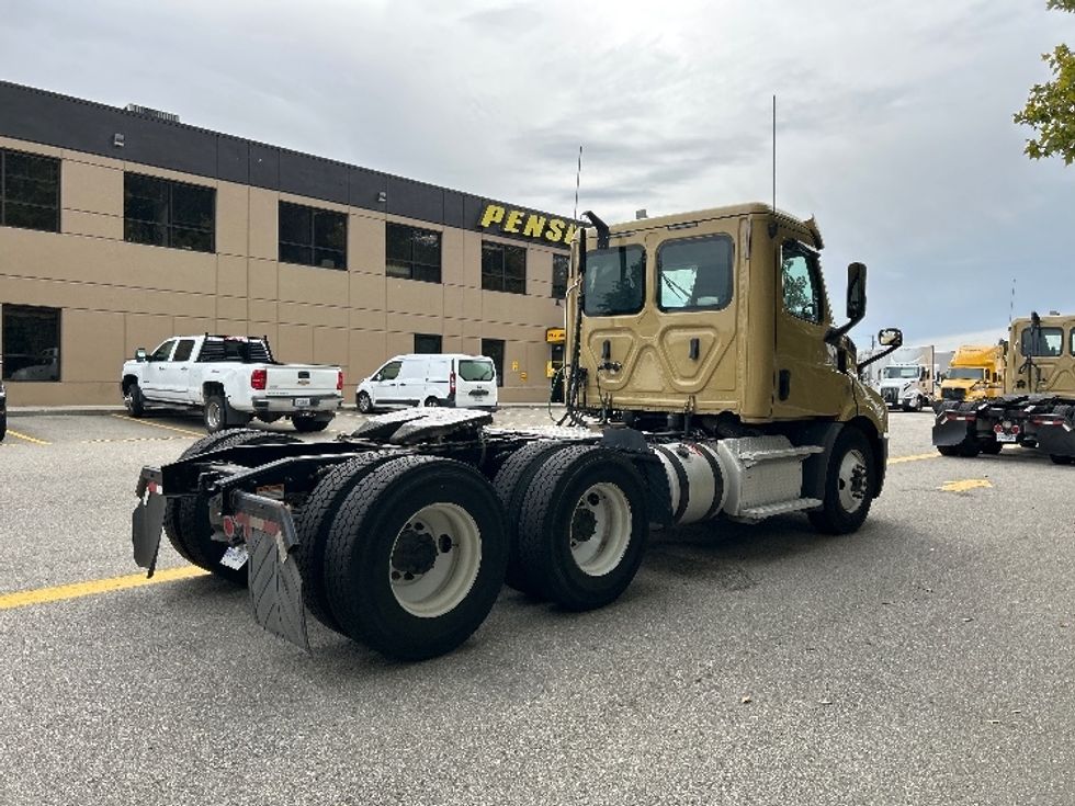Day Cab Tractor-Heavy Duty Tractors-Freightliner-2019-T11664ST-Delta-BC-391,620\n\t\tkm-$ 61,000 - Image 7