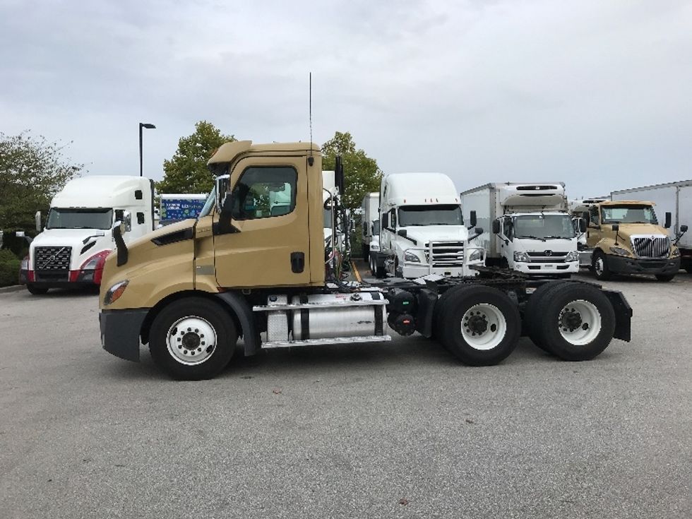 Day Cab Tractor-Heavy Duty Tractors-Freightliner-2019-T11664ST-Delta-BC-395,306\n\t\tkm-$ 60,750 - Image 4