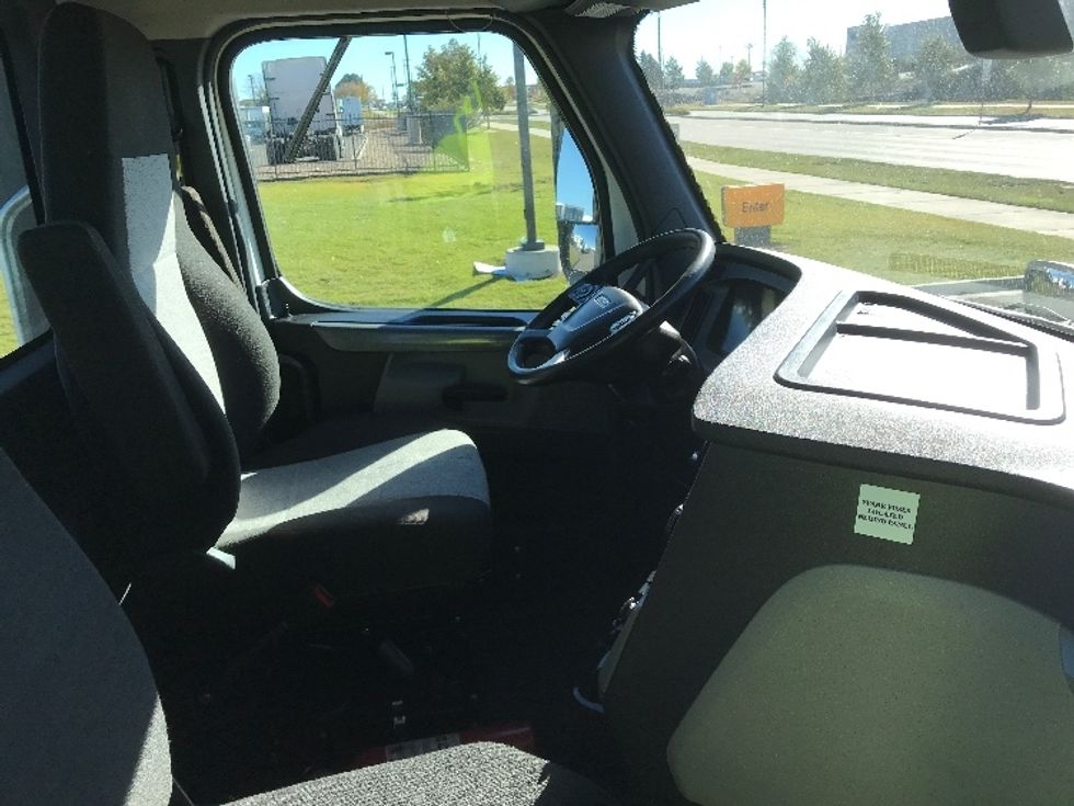 Day Cab Tractor-Heavy Duty Tractors-Freightliner-2019-T11664ST-Denver-CO-504,016\n\t\tmiles-$ 50,250 - Image 14