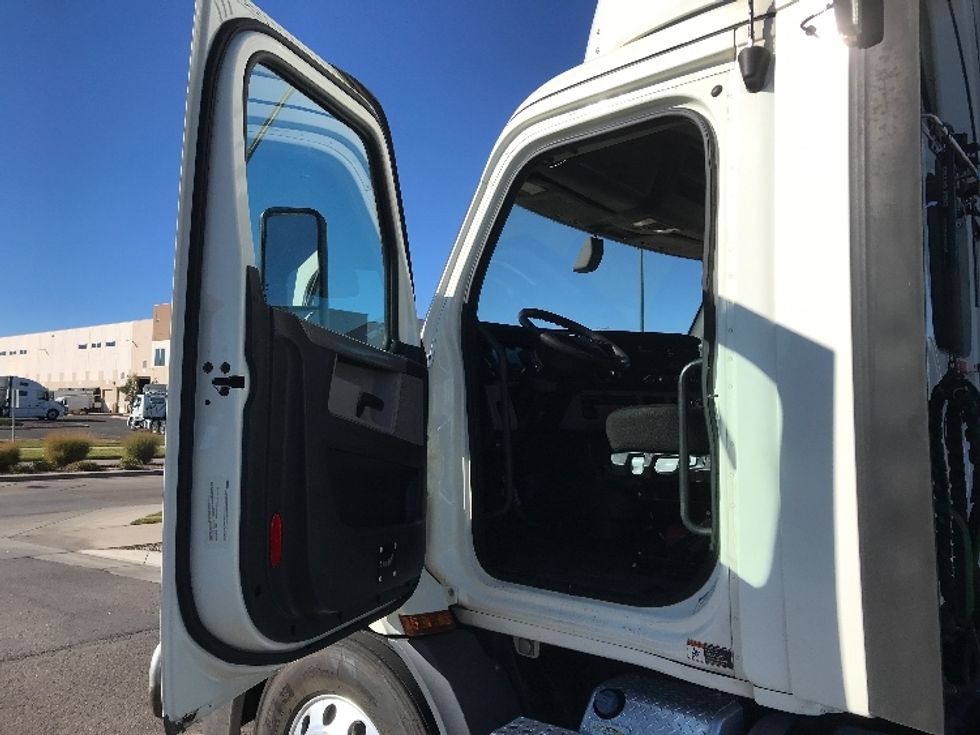 Day Cab Tractor-Heavy Duty Tractors-Freightliner-2019-T11664ST-Denver-CO-504,016\n\t\tmiles-$ 50,250 - Image 9