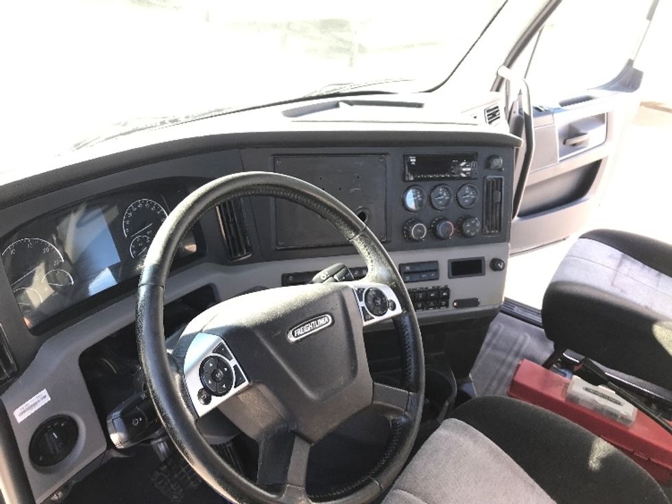 Day Cab Tractor-Heavy Duty Tractors-Freightliner-2019-T11664ST-Des Moines-IA-327,545\n\t\tmiles-$ 49,000 - Image 10
