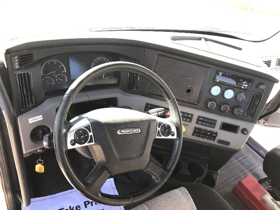 Day Cab Tractor-Heavy Duty Tractors-Freightliner-2019-T11664ST-Des Moines-IA-327,545\n\t\tmiles-$ 49,000 - Image 11