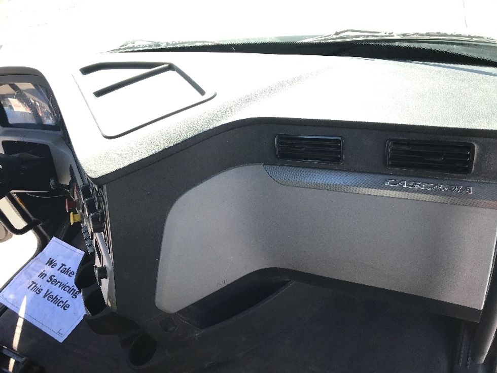 Day Cab Tractor-Heavy Duty Tractors-Freightliner-2019-T11664ST-Des Moines-IA-327,545\n\t\tmiles-$ 49,000 - Image 13