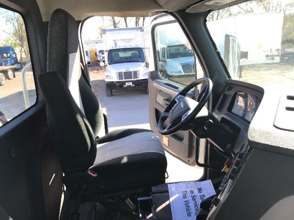 Day Cab Tractor-Heavy Duty Tractors-Freightliner-2019-T11664ST-Des Moines-IA-327,545\n\t\tmiles-$ 49,000 - Image 14