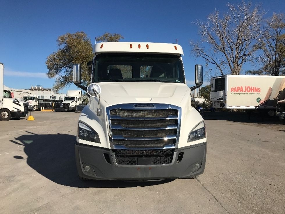 2019 Freightliner Cascadia 116" Day cab photo 2