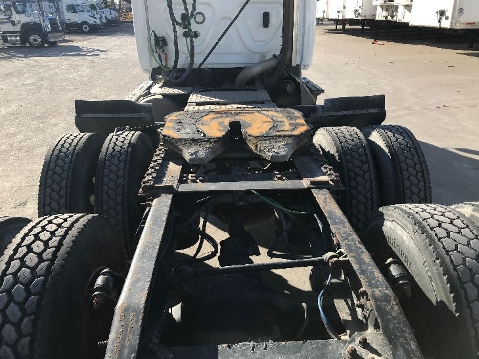 Day Cab Tractor-Heavy Duty Tractors-Freightliner-2019-T11664ST-Des Moines-IA-327,545\n\t\tmiles-$ 49,000 - Image 6