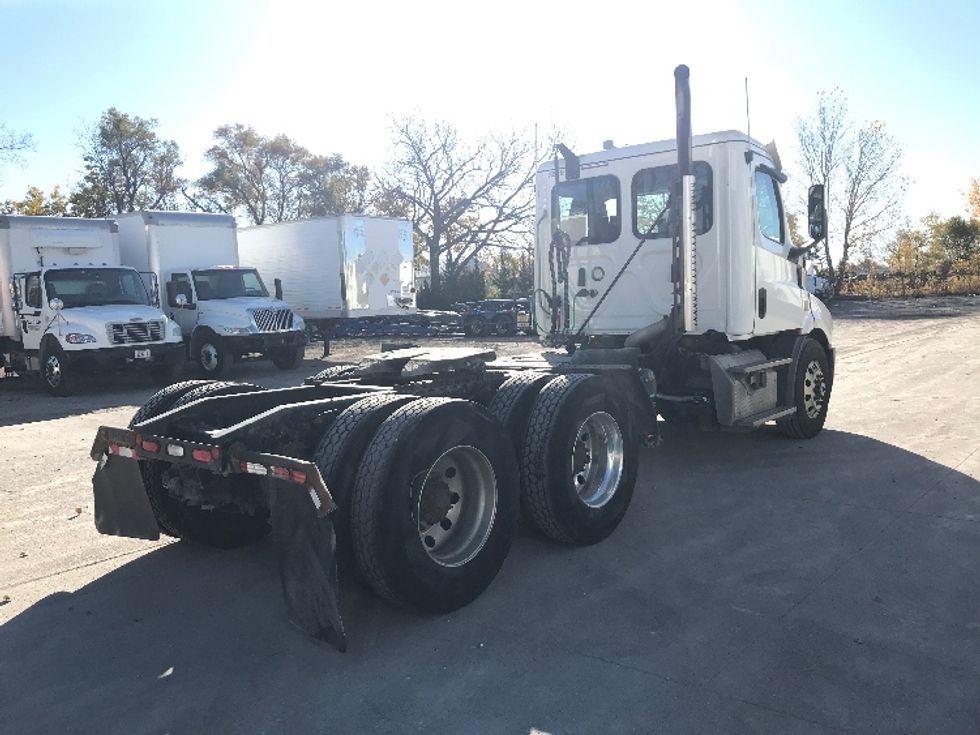 Day Cab Tractor-Heavy Duty Tractors-Freightliner-2019-T11664ST-Des Moines-IA-327,545\n\t\tmiles-$ 49,000 - Image 7