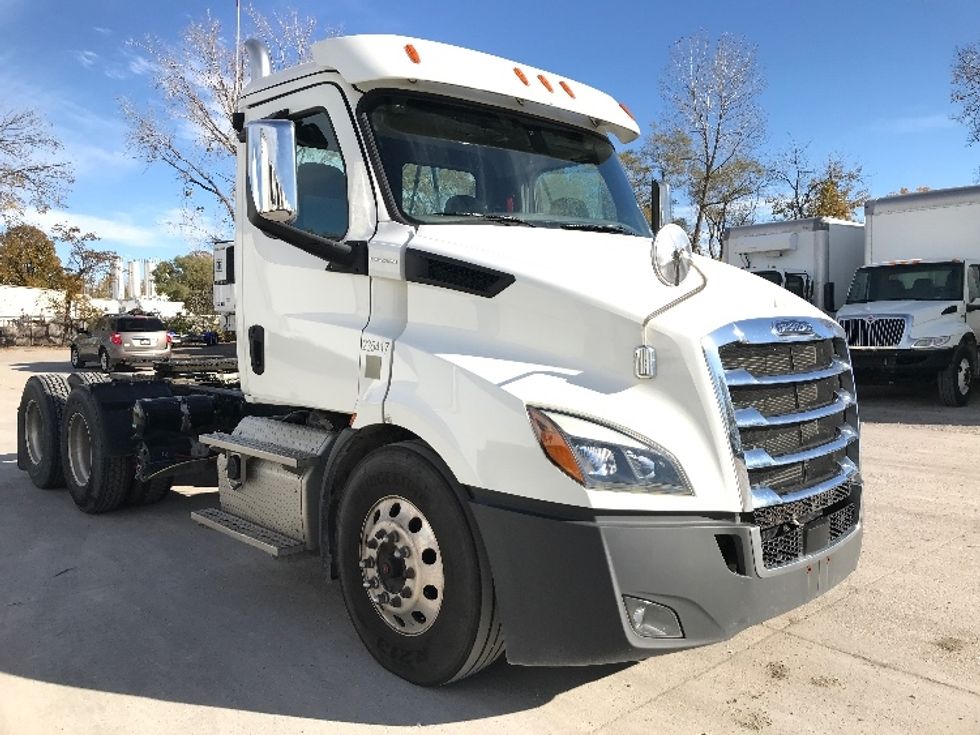 Day Cab Tractor-Heavy Duty Tractors-Freightliner-2019-T11664ST-Des Moines-IA-362,920\n\t\tmiles-$ 47,500 - Image 1