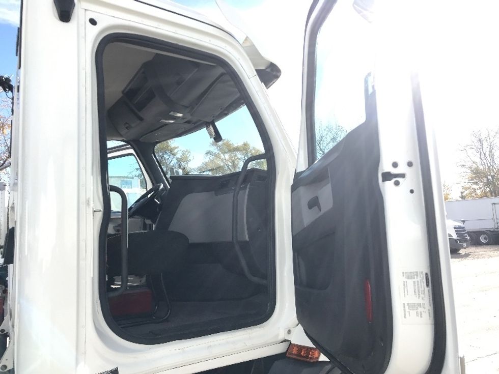 Day Cab Tractor-Heavy Duty Tractors-Freightliner-2019-T11664ST-Des Moines-IA-362,920\n\t\tmiles-$ 47,500 - Image 12