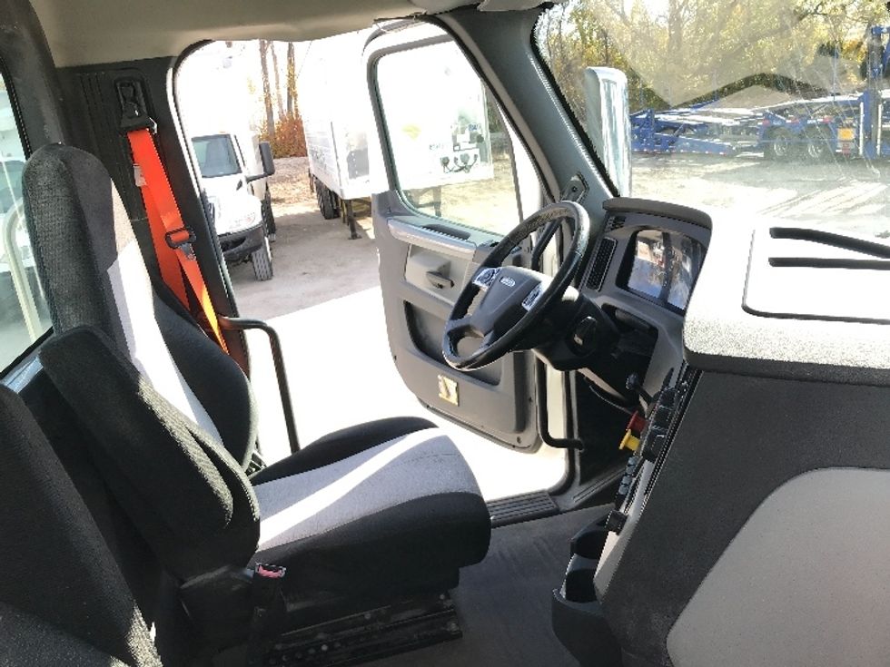 Day Cab Tractor-Heavy Duty Tractors-Freightliner-2019-T11664ST-Des Moines-IA-362,920\n\t\tmiles-$ 47,500 - Image 14