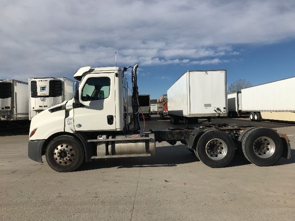 Day Cab Tractor-Heavy Duty Tractors-Freightliner-2019-T11664ST-Des Moines-IA-362,920\n\t\tmiles-$ 47,500 - Image 4